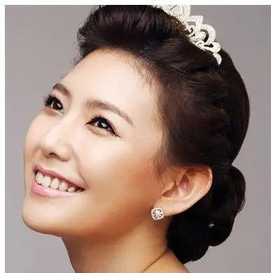 展现迷人的高贵气质 看看韩式的新娘盘发