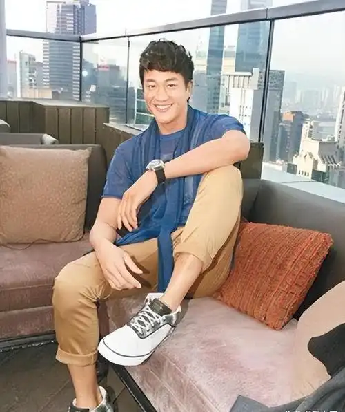 何润东:三度告白孙俪被否,41岁娶美妻,如今恩爱多年无子也甜蜜