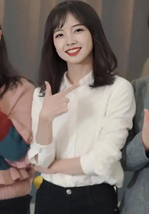 了解一下"央视最美女记者" —王冰冰