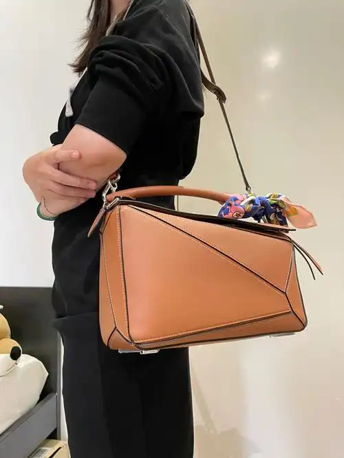 bug价罗意威中号puzzle上身