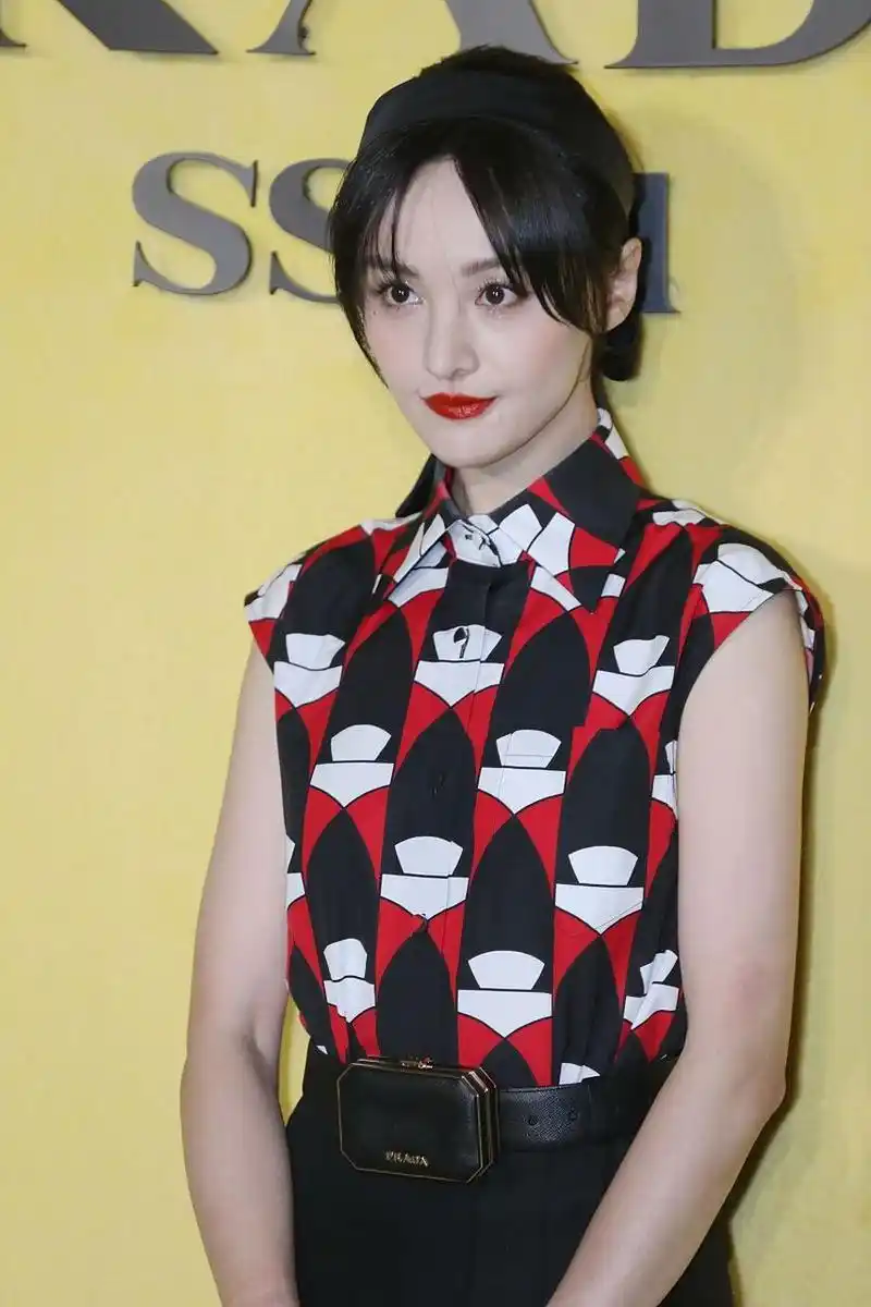 记得2021年8月27日那天,上海税务部门给她开了个2.