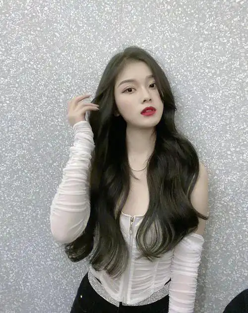 青棕色一款高级感十足的发色