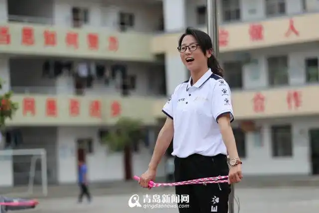 青岛27 中女体育老师获"我是体育教师"奖章 全国仅 6 位