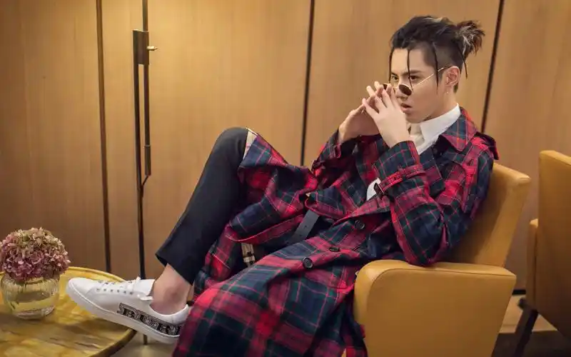 超级酷帅吴亦凡桌面锁屏倾倒众生的偶像