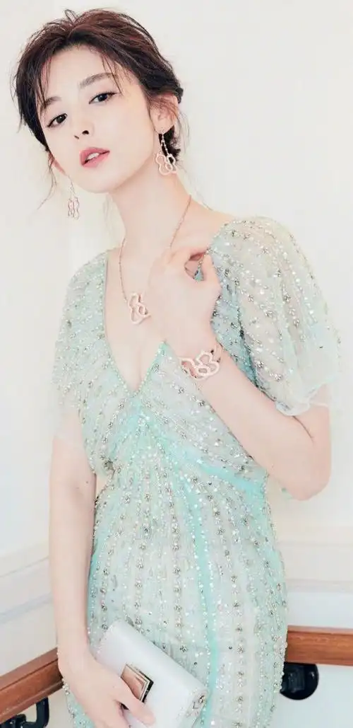 古力娜扎穿纱裙秀"性感"身材,好身材美到极致让人又爱又恨