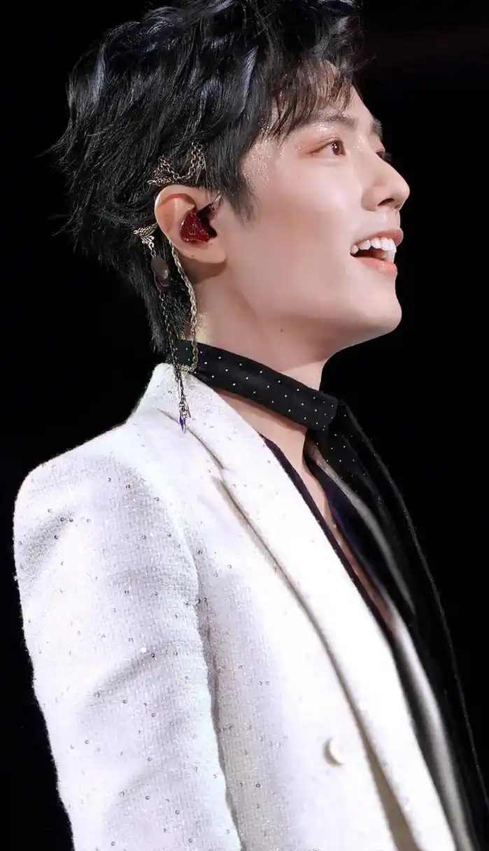 肖战戴上发饰太好看了,可以说是惊艳!#肖战