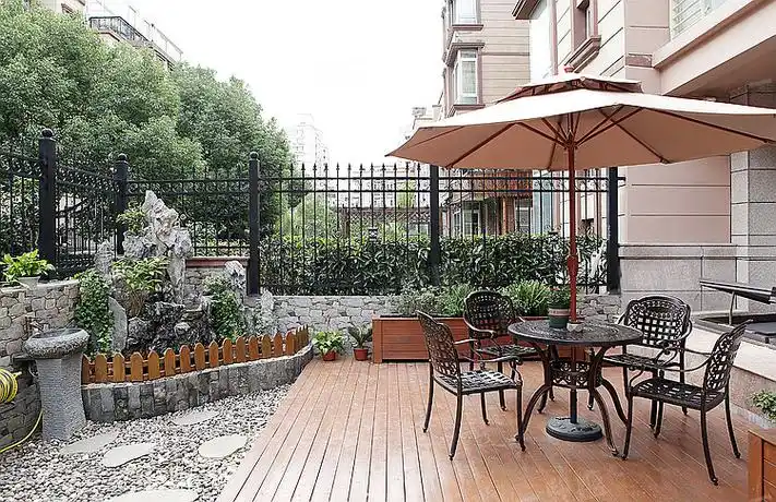 户外休闲椅:云桥家居  花园位于一楼,面积不大约40平米