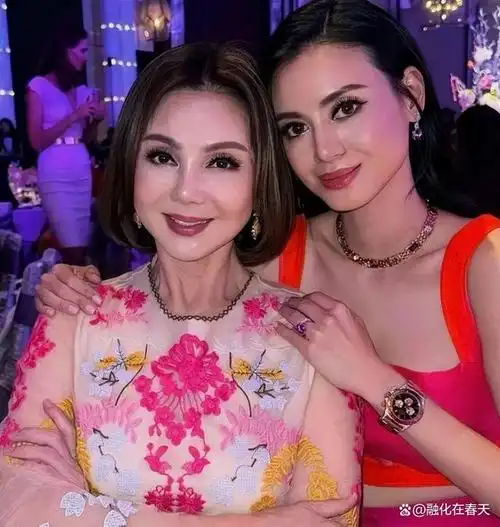 港圈贵妇合照曝光:黎姿被指双眼医美过度,李嘉欣努力半生仍镶边