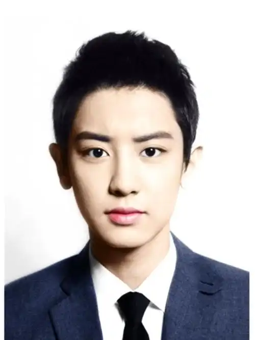 求灿烈高清单张大图的证件照