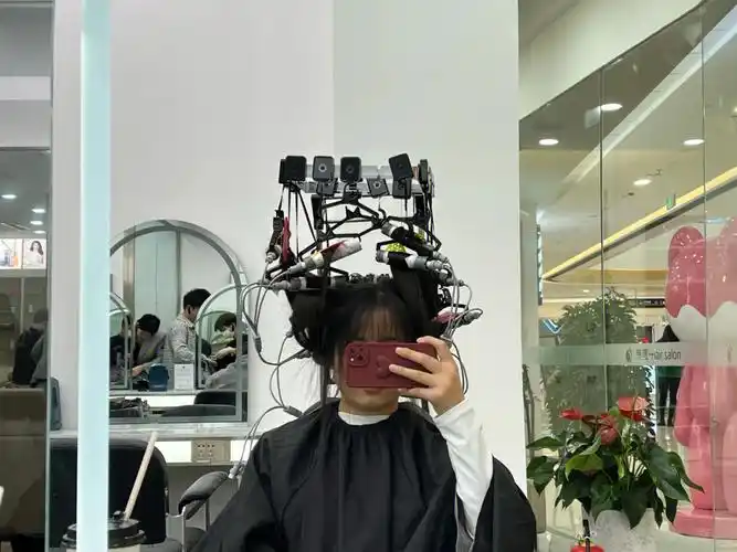 慵懒风烫发     烫发过程图片  后三张是拆下杠的照片 上药水照片么