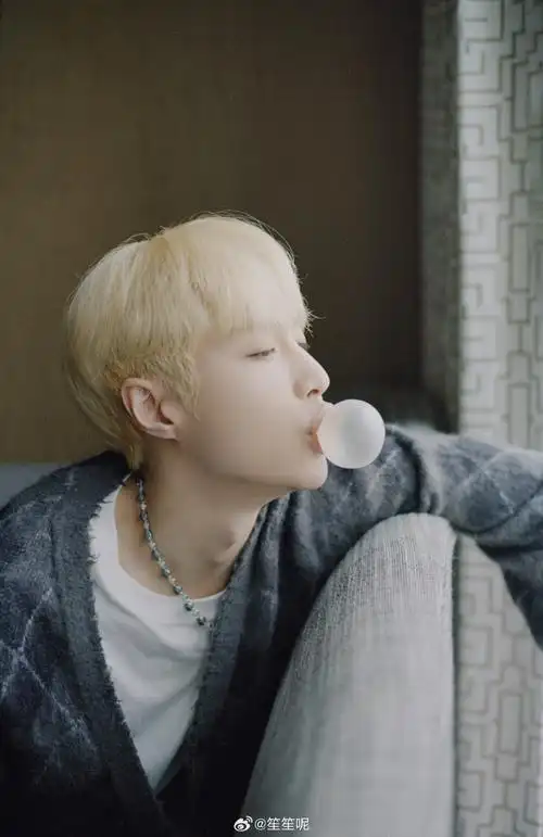 前排看「张艺兴演唱会」哪怕让我当他摄影师被他抱抱被他揉脸跟他合照