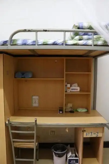 整理内务显风采云南师大附中2026届高一新生军训之宿舍内务训练