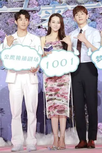 电视剧《一千零一夜》在上海举办了定档发布会,主演迪丽热巴,邓伦