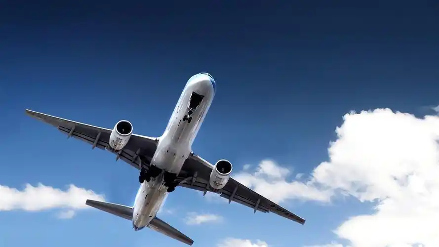 飞机起飞-民航航空飞机桌面壁纸