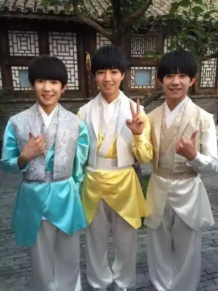 [tfboys][新闻]150827 tfboys古装录制《星厨小当家》温润如玉的翩翩