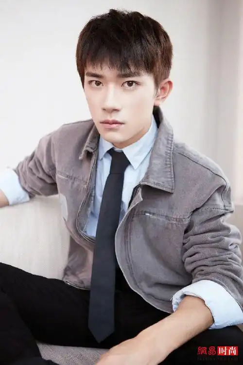 上游时尚|易烊千玺简约造型少年感十足