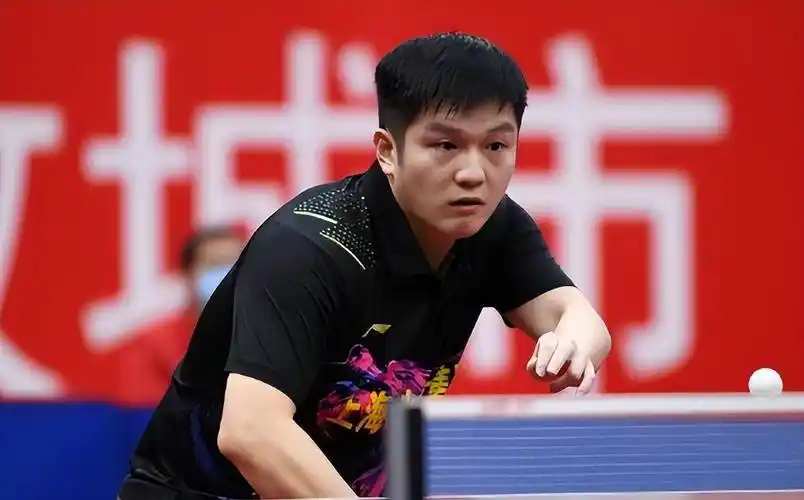 国脚王圣,女子圈养体操奥冠后因诈骗被捕,今他为抚