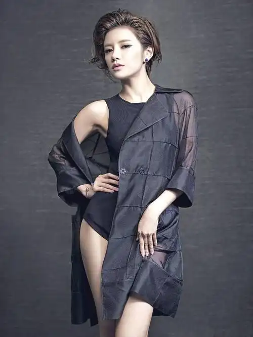 伊一被曝与土豪秘密领证,双方互发万元红包秀恩爱