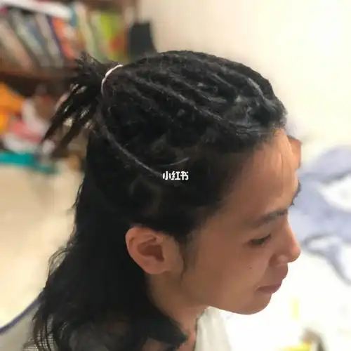 女生半头全真发脏辫