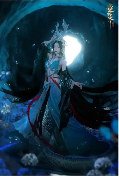 妹子穿蛇妖装参加汉服主题cos被拒,辩称:蛇妖就不算