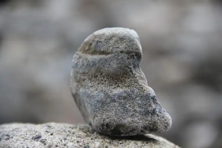 光雾山河床上的石头,奇形怪状各有特点