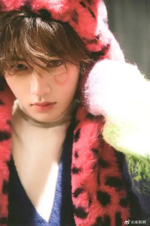 宋亚轩超话95#宋亚轩唯一#95#宋亚轩壁纸#  "爱意随风起 扎根于