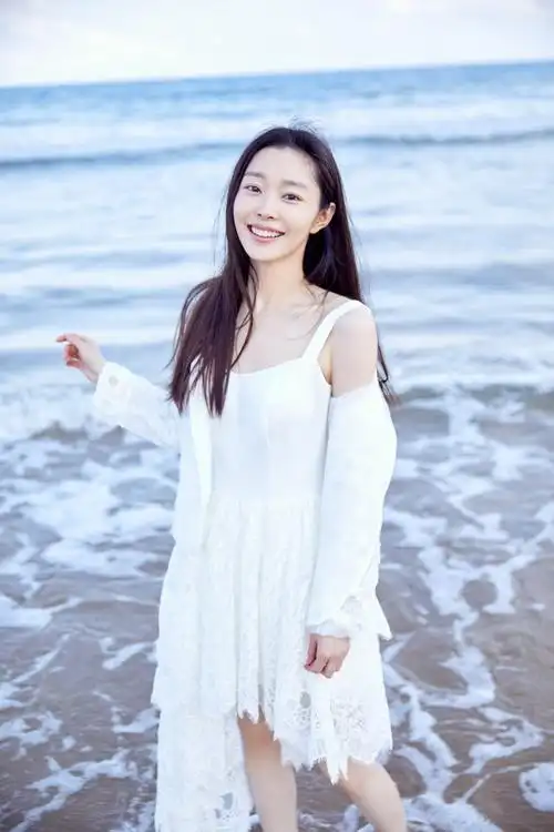 宋轶夏日大片曝光轻松展露镜头表现力