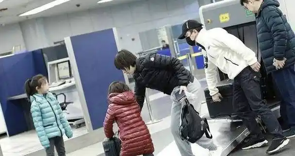 她是黄渤初恋,黄渤追了她13年,成影帝后仍对她不离不弃_小欧_妻子