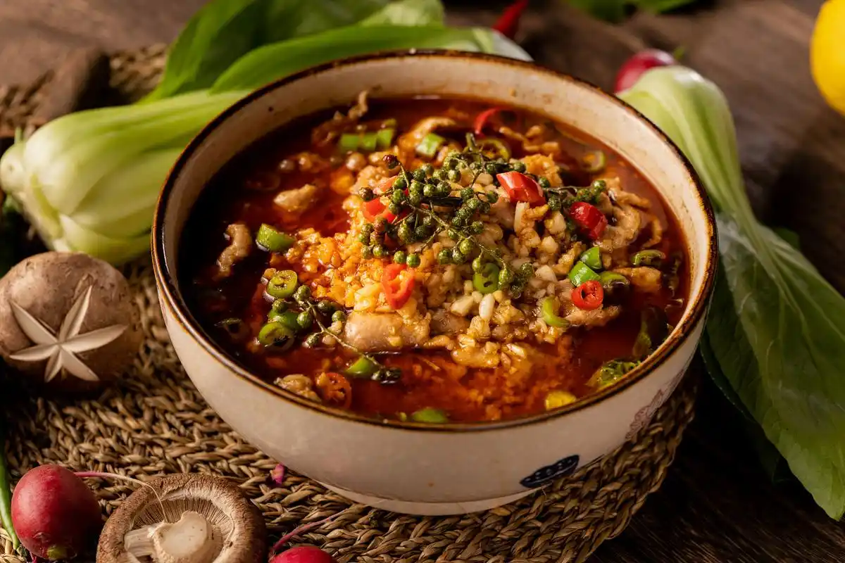 毛血旺,一道深受食客喜爱的川菜特色菜,然而,最近一场食品安全风波让