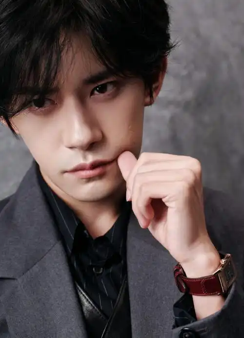 放一些视频中高清的瞬间    #易烊千玺闪光成影##四字 易烊千玺 yyqx