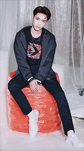 张艺兴匡威代言人图源@sweetstrawberry_草莓