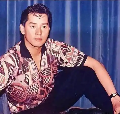 谭咏麟:80年代香港歌坛领头人 ,被誉为歌坛校长_专辑_粤语_音乐