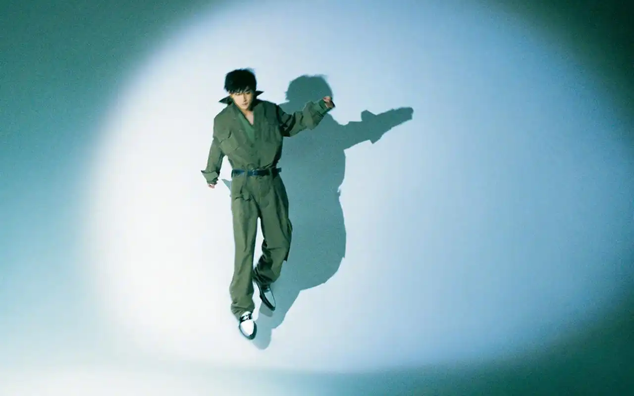 易烊千玺酷帅写真桌面壁纸高清大图预览1920x1200_大陆明星下载_美桌