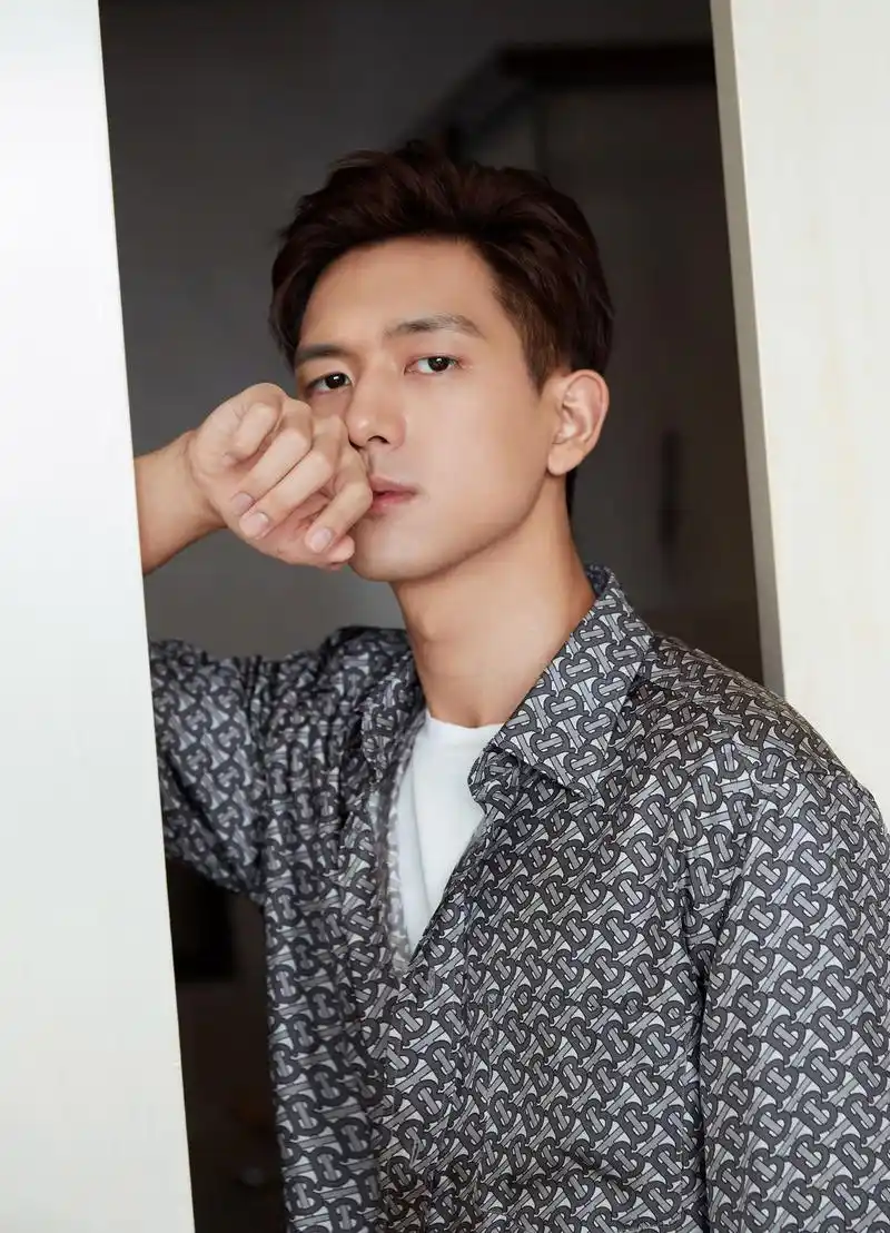 叮周末福利来袭李现九宫格的帅气请查收