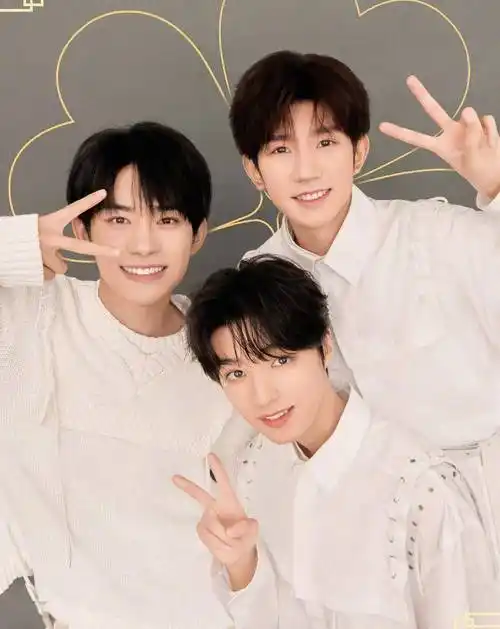 [消息]新年的第一份惊喜是官博给的 tfboys组合官博发布三小只合照!