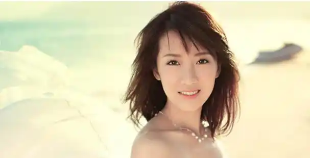 李念和陈格为什么长那么像呢李念和陈格是同一个人吗