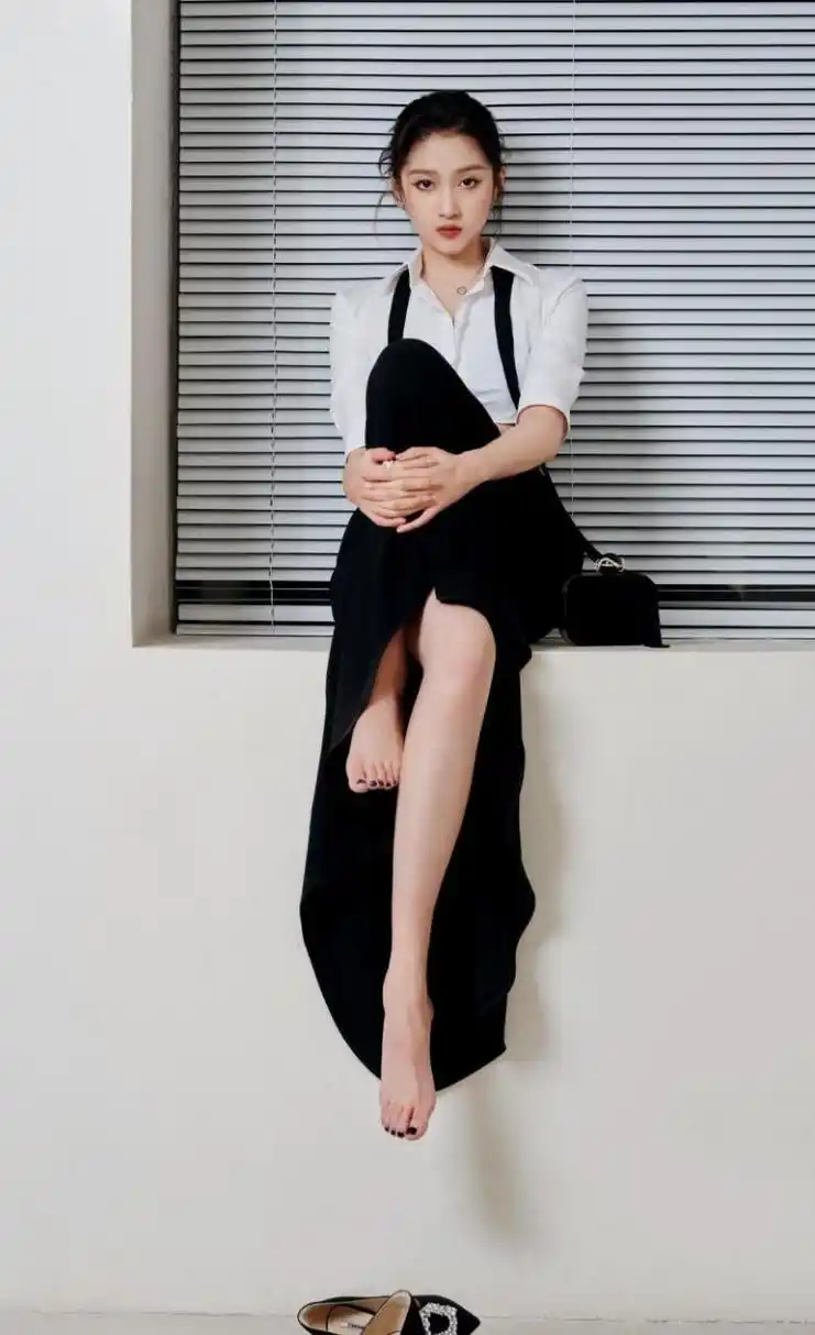 关晓彤  美腿玉足合集‖这腿又长又美,简直绝了