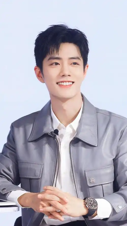 治愈系男神肖战的直播镜头下的笑容壁纸合集