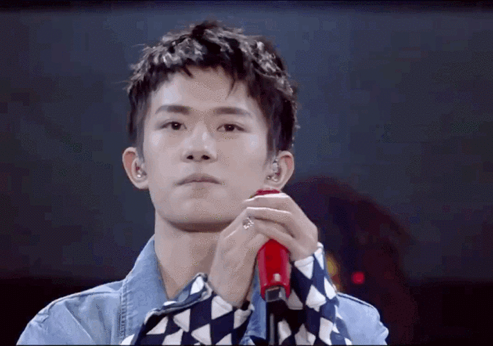 易烊千玺动图 - 堆糖,美图壁纸兴趣社区