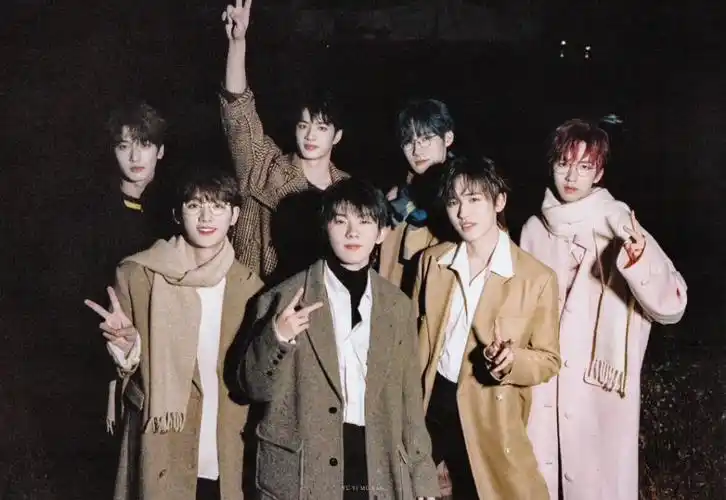 时代少年团在四季团台历扫图马嘉祺 丁程鑫 宋亚轩 刘耀文 张真源