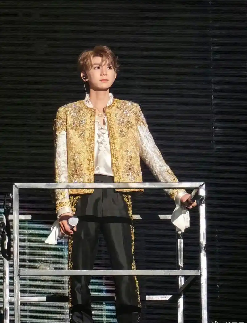 这些才是王源十周年演唱会生图～ #tfboys王俊凯王源易烊千玺