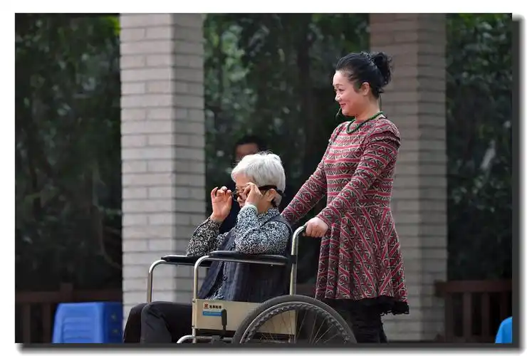 温馨邻里情幸福满甘泉社区节随拍