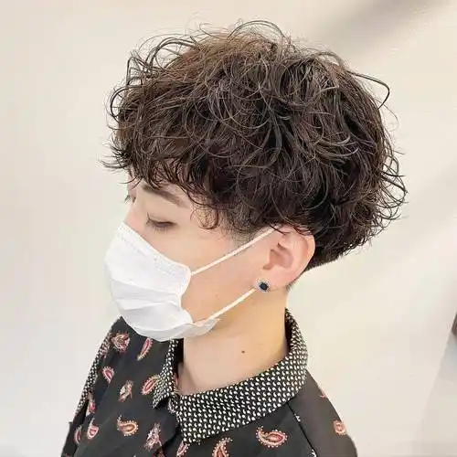 满头烫层次短发波波头,洋气立体真瘦脸,你最喜欢哪一种_发型_时尚