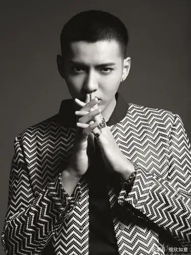 吴亦凡的寸头一直是帅的,赞 杨洋的寸头见证了