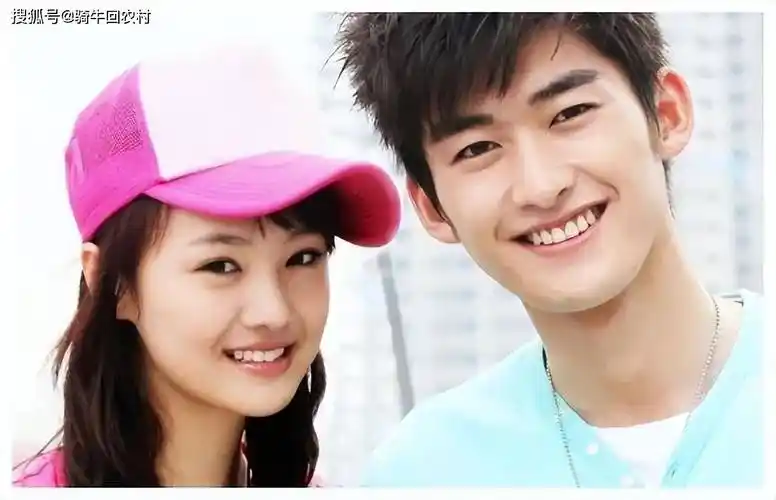 张翰新女友曝光!美女约会园区游玩,引热议登热搜_明星_感情_媒体