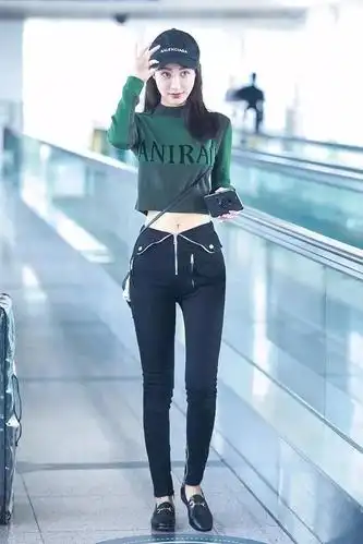 赵丽颖最新剧透照提醒你姑娘这个冬天你的毛衣穿对了吗