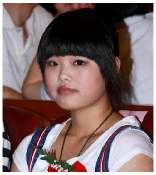 她演技完胜关晓彤,曾一度火遍全国,却被称为"最丑"童星!