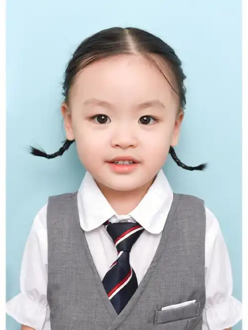 记录一下小朋友的第一张证件照