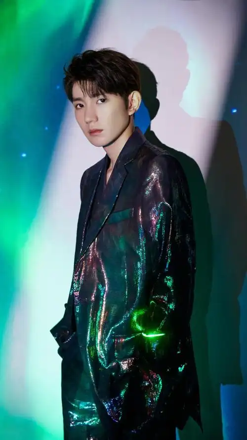 王源时尚魅力帅气写真