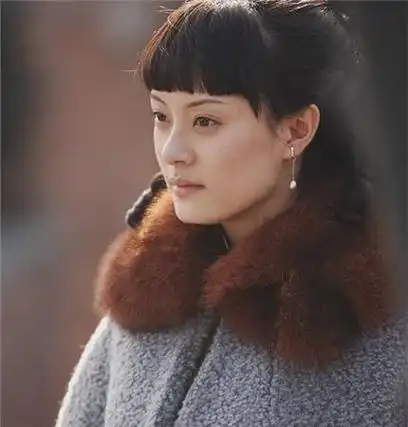 孙俪刚出道那几年,眼睛不大,脸型也好看